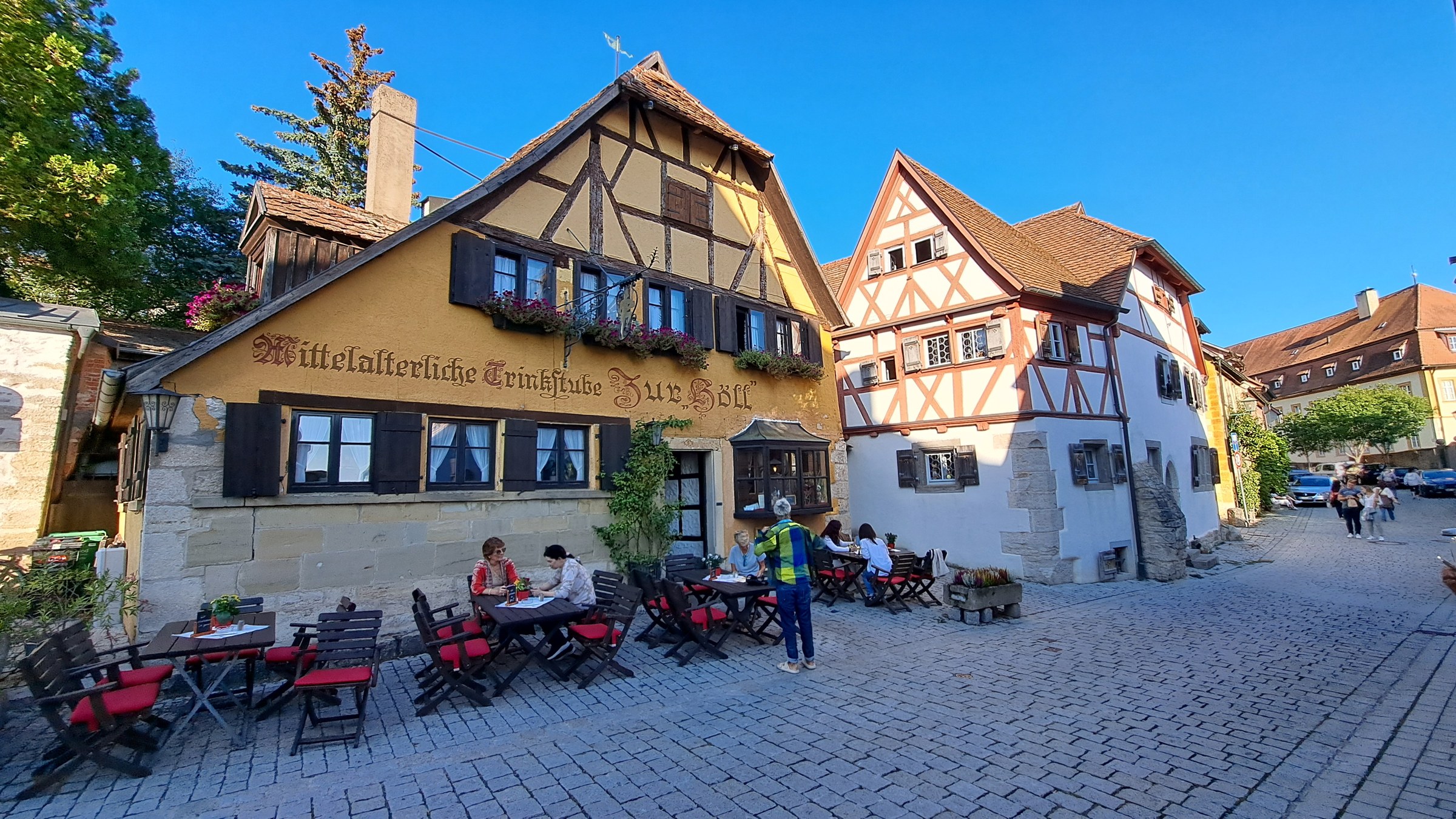 Zur Höll